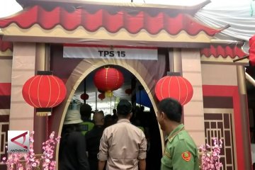 TPS berhiaskan etnis Tionghoa di gang Surabaya kota Sukabumi