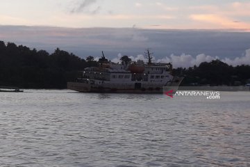 Kapal Sabuk Nusantara kandas di pesisir Pantai Ponelo Kepulauan
