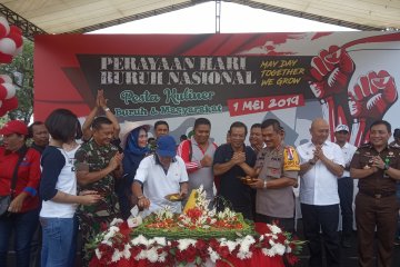 Ribuan buruh rayakan May Day di Lapangan Merdeka Medan
