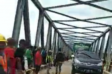 Jembatan darurat didirikan untuk atasi jembatan amblas di Mamuju