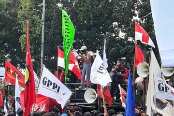 Ekonom: Buruh harusnya perjuangkan jaminan jangka panjang, bukan upah