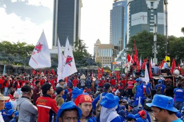 Pengamat: Buruh kontrak untuk jangka panjang harus dihapuskan