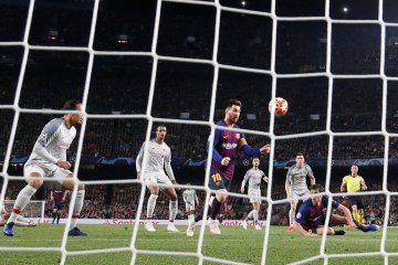 Kata pelatih dan pemain Barca tentang si "ajaib" Messi