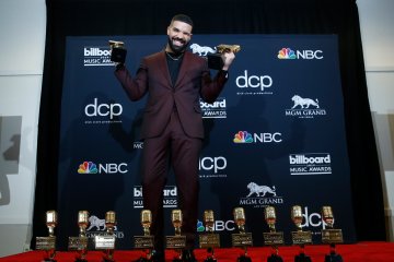 Drake sabet 12 award Billboard