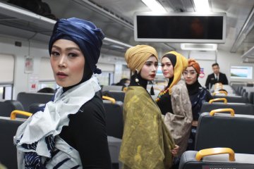 Fashion Show di kereta bandara