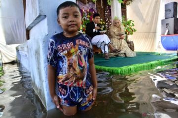 Pernikahan Di Tengah Banjir