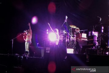 ONE OK ROCK buka konser dengan "Push Back"