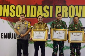 Gubernur Lampung terima penghargaan tokoh demokrasi
