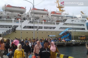 Jelang puasa penumpang Pelni di Pelabuhan Baubau membludak