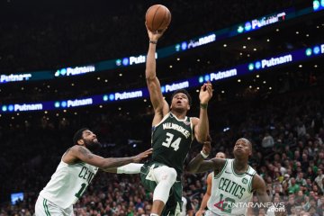 Antetokounmpo antar Bucks berbalik memimpin 2-1 atas Celtics