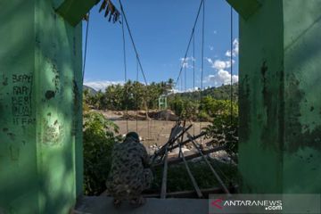 Jembatan gantung desa Tuva Putus
