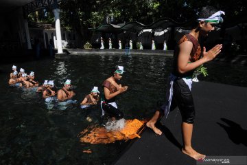 Ritual padusan sambut bulan suci Ramadhan