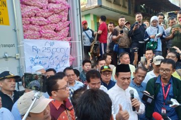 Operasi pasar, Mentan gelontorkan bawang putih impor jelang Ramadhan