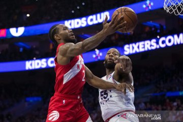 Kawhi Leonard bawa Raptors imbangi Sixers 2-2