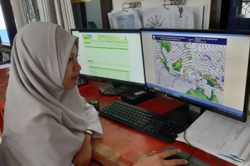 BMKG ingatkan potensi gelombang tinggi di perairan NTT