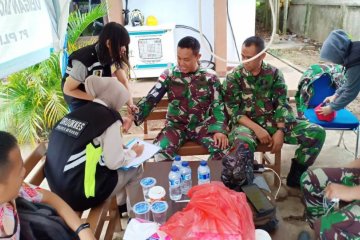 Personel gabungan mendapat pelayanan kesehatan dari Polres Merauke