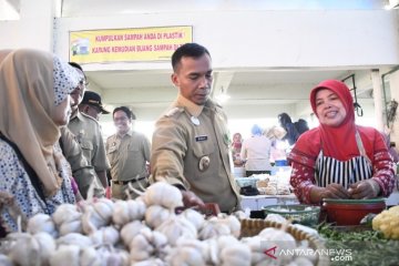 Harga bawang putih di Batang bertahan Rp55.000 per kilogram