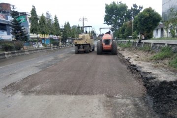 Jelang mudik jalan nasional di Batanghari mulai diperbaiki
