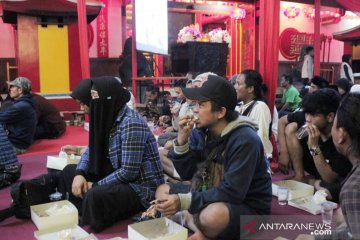 Tunjukkan toleransi, Shinta Nuriyah sahur di Wihara Bogor