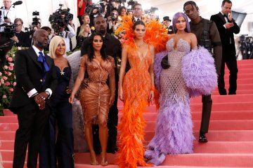 Kylie Jenner beli dua tas Luis Vuitton seharga Rp716 juta lebih
