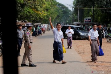Wartawan Reuters Kyaw Soe Oo dan Wa Lone bebas dari tahanan