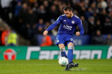 Christian Fuchs tetap bersama Leicester sampai 2020