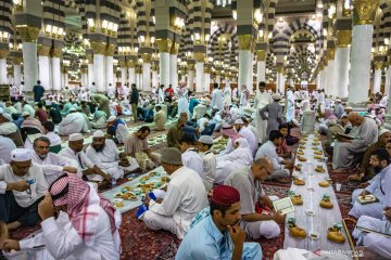 Buka puasa Ramadhan di Masjid Nabawi
