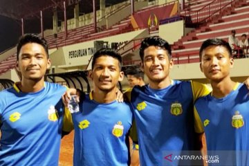 Tim Liga 1 mulai adaptasi main malam