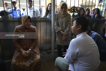 Wali Kota Risma semangati keluarga KPPS Surabaya