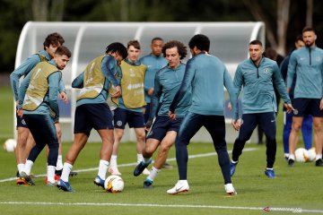 Latihan Chelsea tanpa N'Golo Kante jelang semifinal Liga Europa