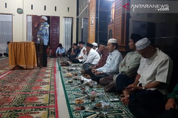 Pasaman Barat serahkan bantuan Rp500 juta untuk masjid selama Ramadhan