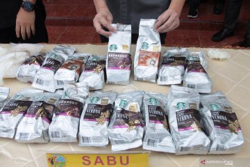 Polisi gagalkan penyelundupan 28 kilogram sabu yang dikemas dalam bungkus kopi
