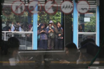 Waktu tunggu bus Transjakarta