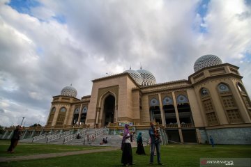 Wisata Ramadhan di Masjid Agung Almarkazul Islami