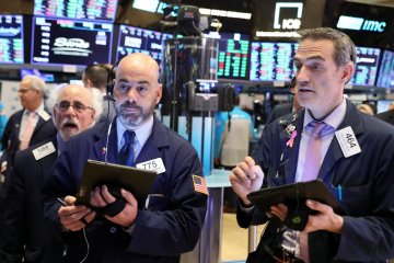 Reli saham perbankan angkat Wall Street berakhir lebih tinggi