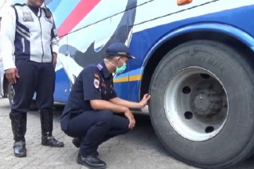 Dishub Madiun periksa armada angkutan lebaran di Terminal Purbaya