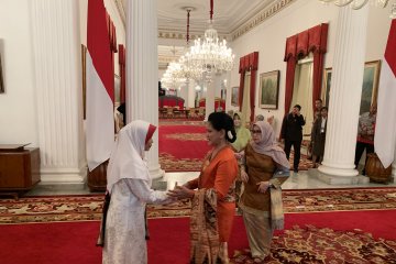 Faunia Kasuba dilantik sebagai Ketua Dekranasda Malut di Istana Negara