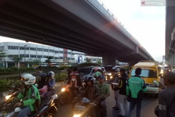 Gojek-Grab Jakabaring dan ACT Sumsel berbagi takjil gratis