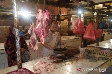 Harga daging impor di pasar tradisional Bekasi mulai naik