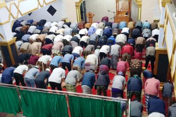 Salat tarawih di Puncak dan Puncak Jaya dijaga polisi