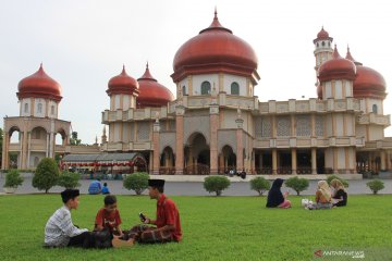 Ngabuburit di Masjid Agung Baitul Makmur Lhokseumawe