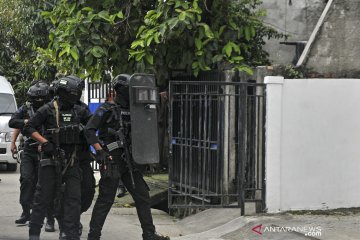 Densus 88 geledah rumah kontrakan terduga teroris di Bekasi
