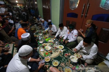 Sandiaga disuguhkan bubur Asyura buka puasa di mesjid Jami Banjarmasin