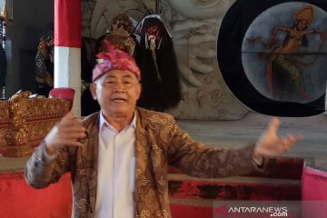 Sang maestro Made Ada tekuni ukiran Burung Garuda