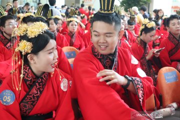 Pernikahan massal dalam rangkaian Karnaval Aliday di Cina
