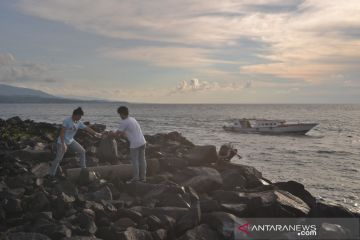 Konsul Amerika Serikat gelar  acara bersih Pantai Manado