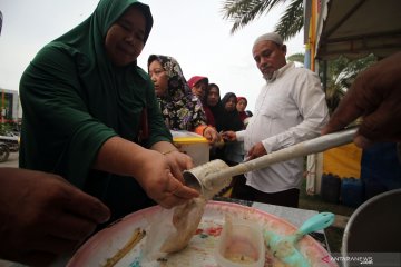 Makanan khas berbuka puasa kanji rumbi di Lhokseumawe