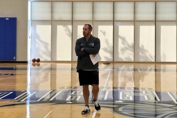 Lakers dilaporkan pinang Frank Vogel