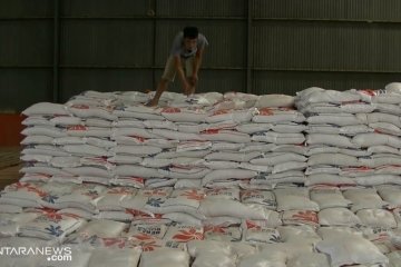 Persediaan beras Bulog di Sukabumi mencukupi hingga Agustus