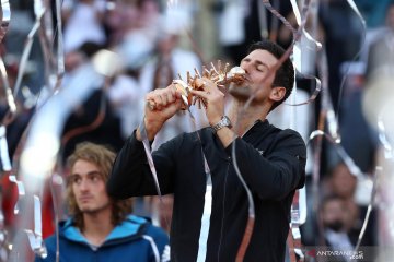 Kalahkan Tsitsipas, Djokovic juara Madrid Open untuk ketiga kalinya